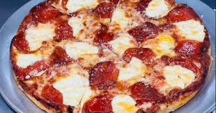 Hot Honey Pepperoni Pizza with Ricotta – Sweet, Spicy & Irresistible Summer Favorite