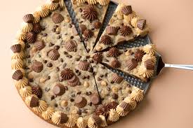 Reese’s Peanut Butter Cookie Cake – Soft, Chewy & Chocolatey Dessert