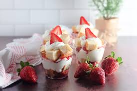 🍓 Strawberry Shortcake Dessert Cups – Easy No-Bake Summer Dessert