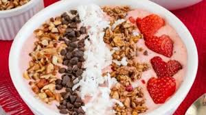 White Chocolate Strawberry Smoothie Bowl – Creamy, Sweet & Irresistible