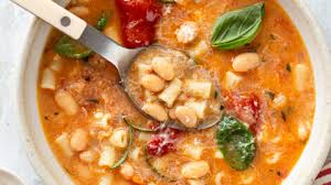 🥣🌿 Italian White Bean & Spinach Soup – Healthy Mediterranean Comfort
