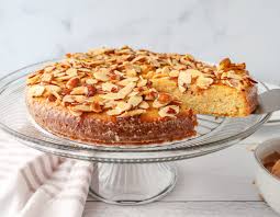 🍯🍰 Honey Vanilla Almond Cake – Soft & Elegant Dessert