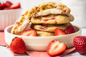 🍓🍪 Strawberry Cheesecake Stuffed Cookies ✨